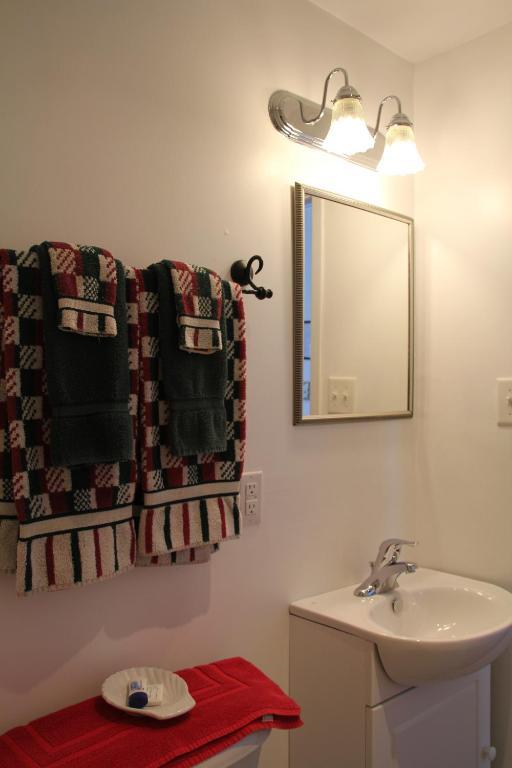 At The Harbourfront B & B North Sydney Room photo